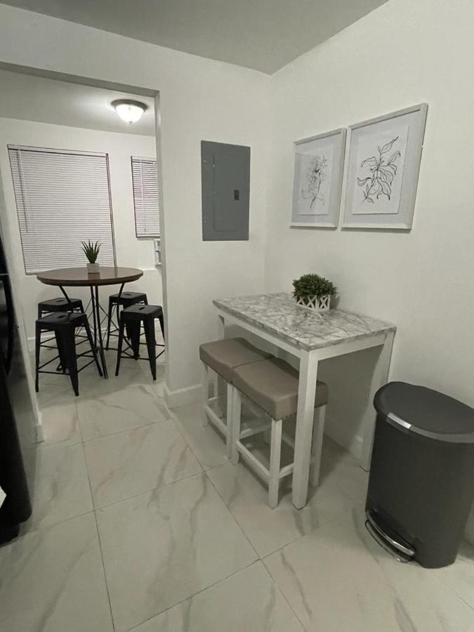 Guest House Near Downtown Маями Екстериор снимка
