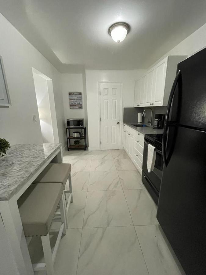 Guest House Near Downtown Маями Екстериор снимка