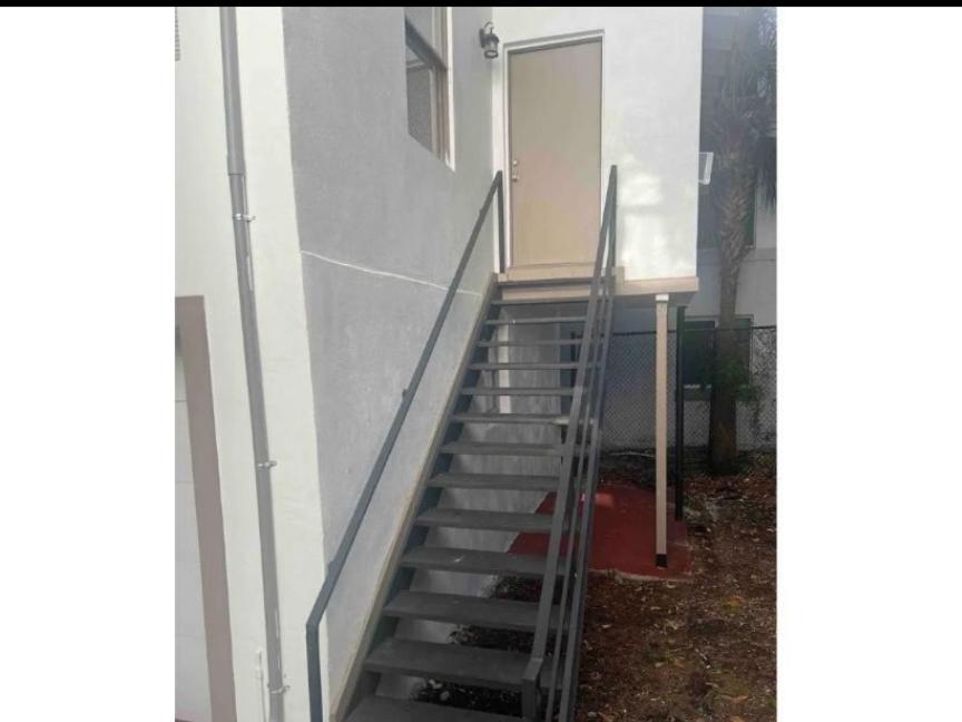Guest House Near Downtown Маями Екстериор снимка